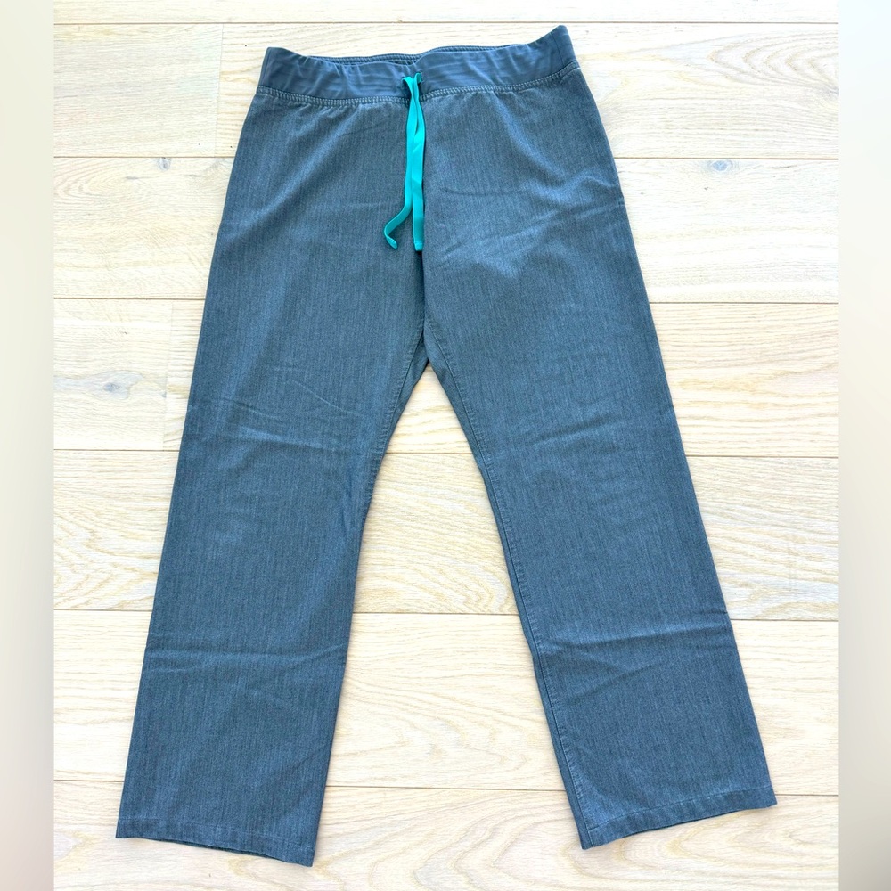 Figs Livingston basic scrub pants in grey, small petite, used condition